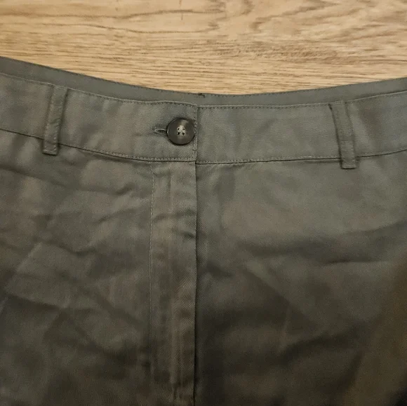 Green cargo Shorts Womens size 18 plus size  Outdoors pockets NWT high waisted - Picture 2 of 5